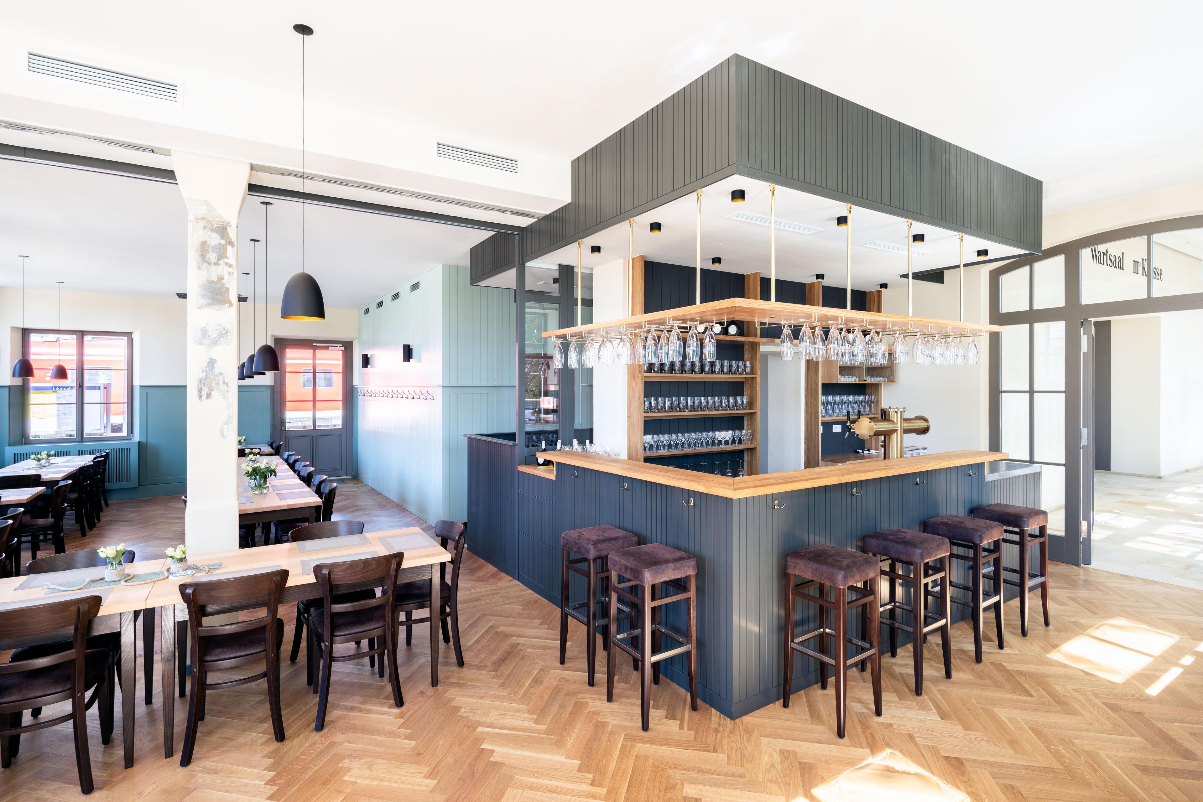 Bahnhof Neuenmarkt - Gastronomie mit historischen Wandelementen