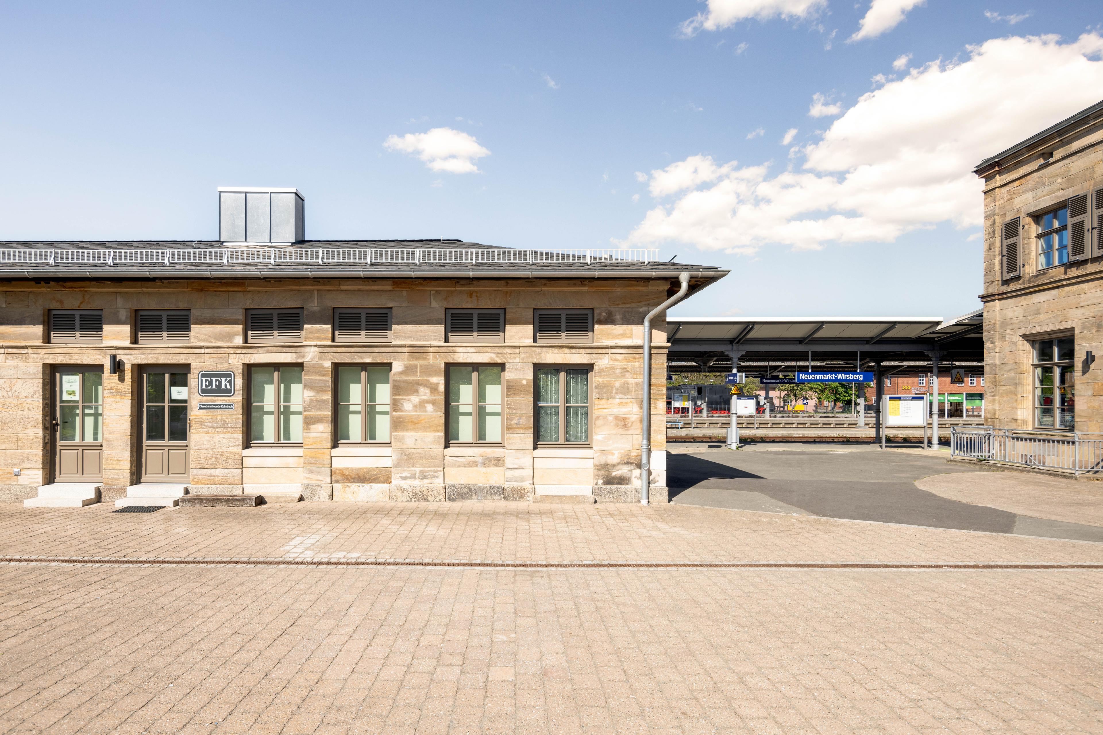 Bahnhof Neuenmarkt - Sozialgebäude