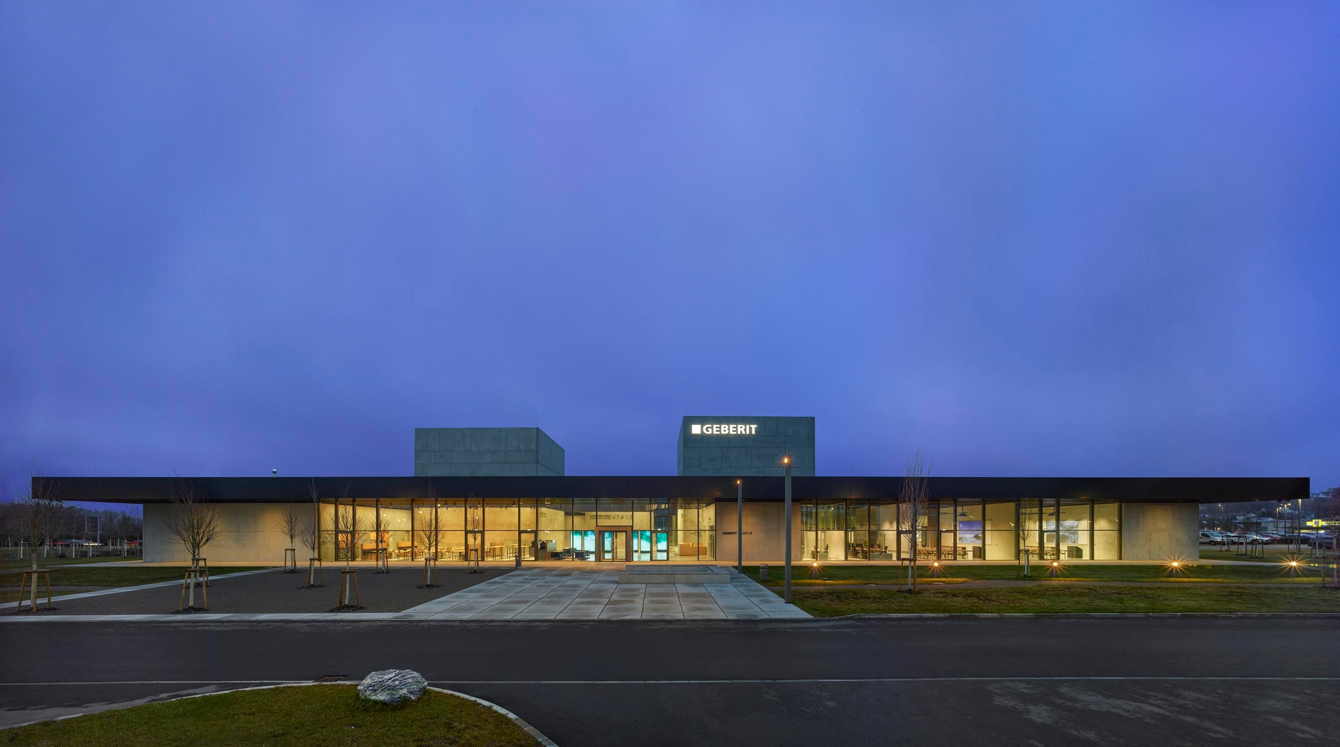 Geberit Campus – Totale bei Nacht
