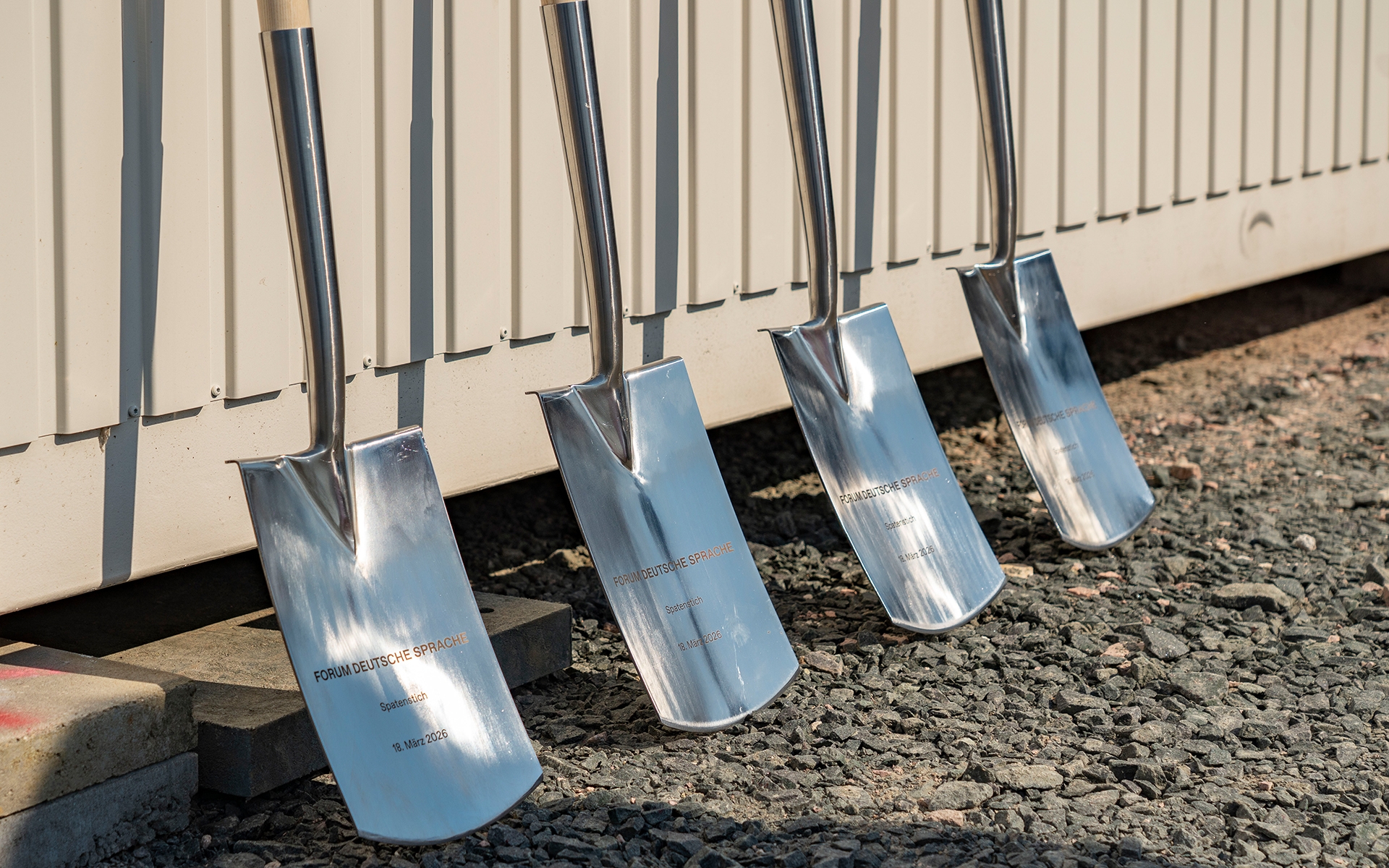 Shovels with Forum Deutsche Sprache Inscription