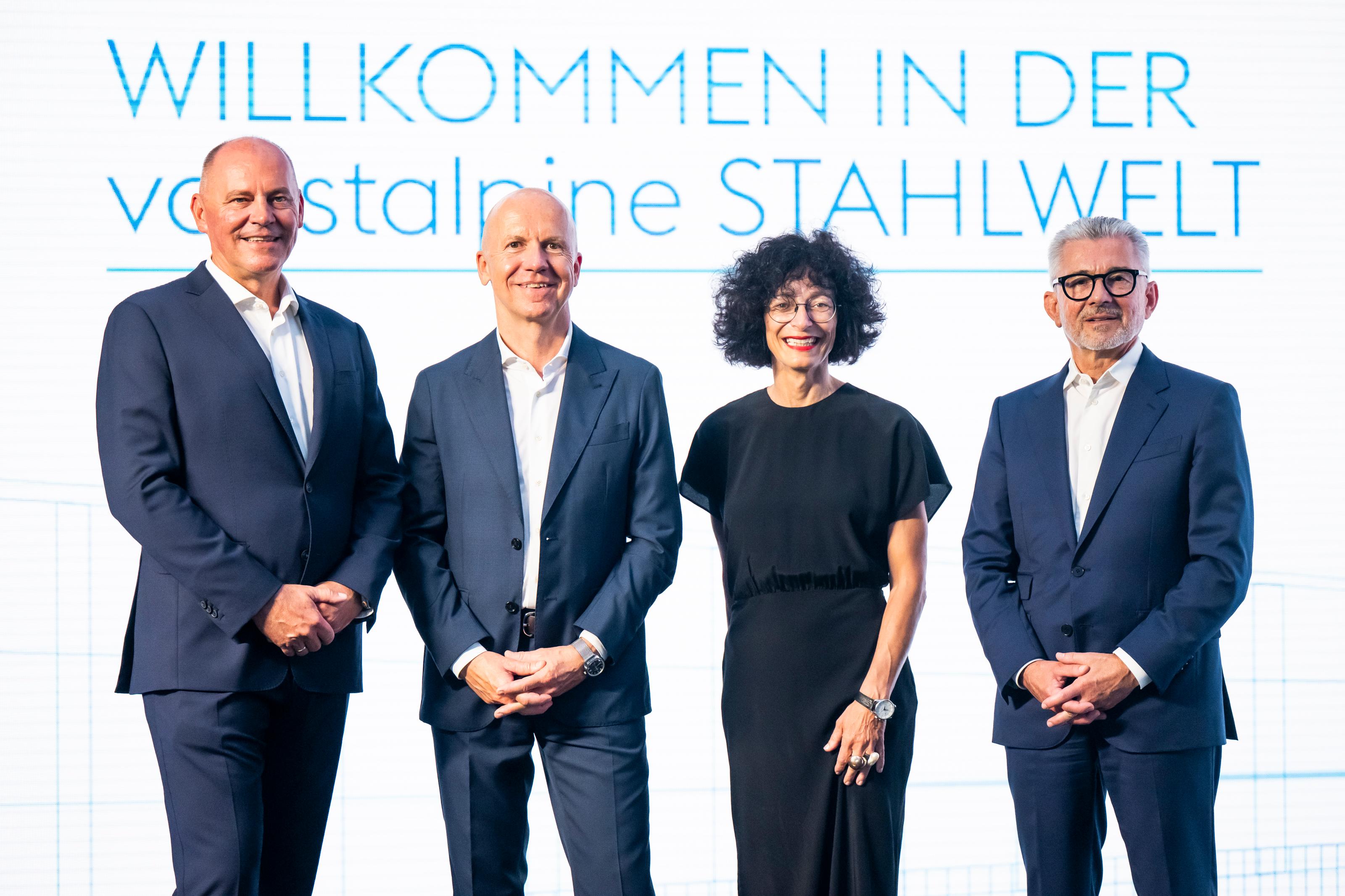 Opening of the redesigned voestalpine Stahlwelt in Linz. From left to right: Hubert Zajicek, Head of the Steel Division, voestalpine AG; Michael Kirchsteiger, Managing Director, voestalpine Stahlwelt; Shirin Brückner, Managing Director, ATELIER BRÜCKNER; Herbert Eibensteiner, CEO of voestalpine AG