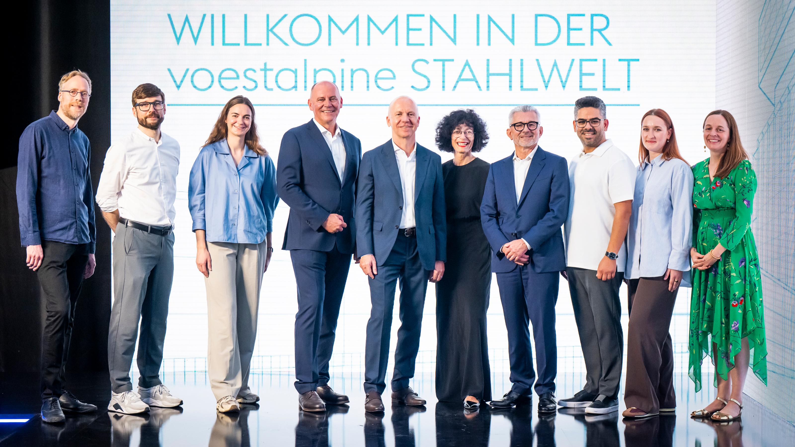 The joint project team of voestalpine and ATELIER BRÜCKNER at the opening of the redesigned voestalpine Stahlwelt in Linz