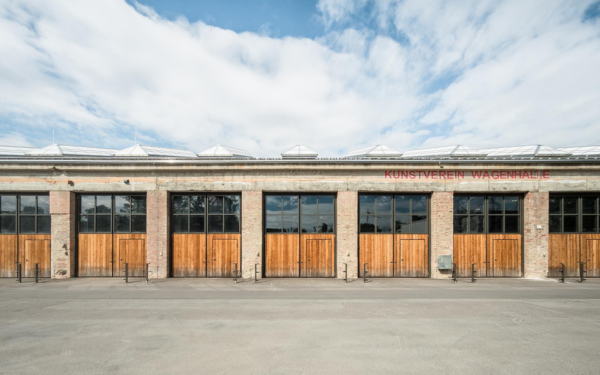 Wagenhallen Stuttgart. Ehemalige Hauptfassade – Zufahrt der Lokomotiven
