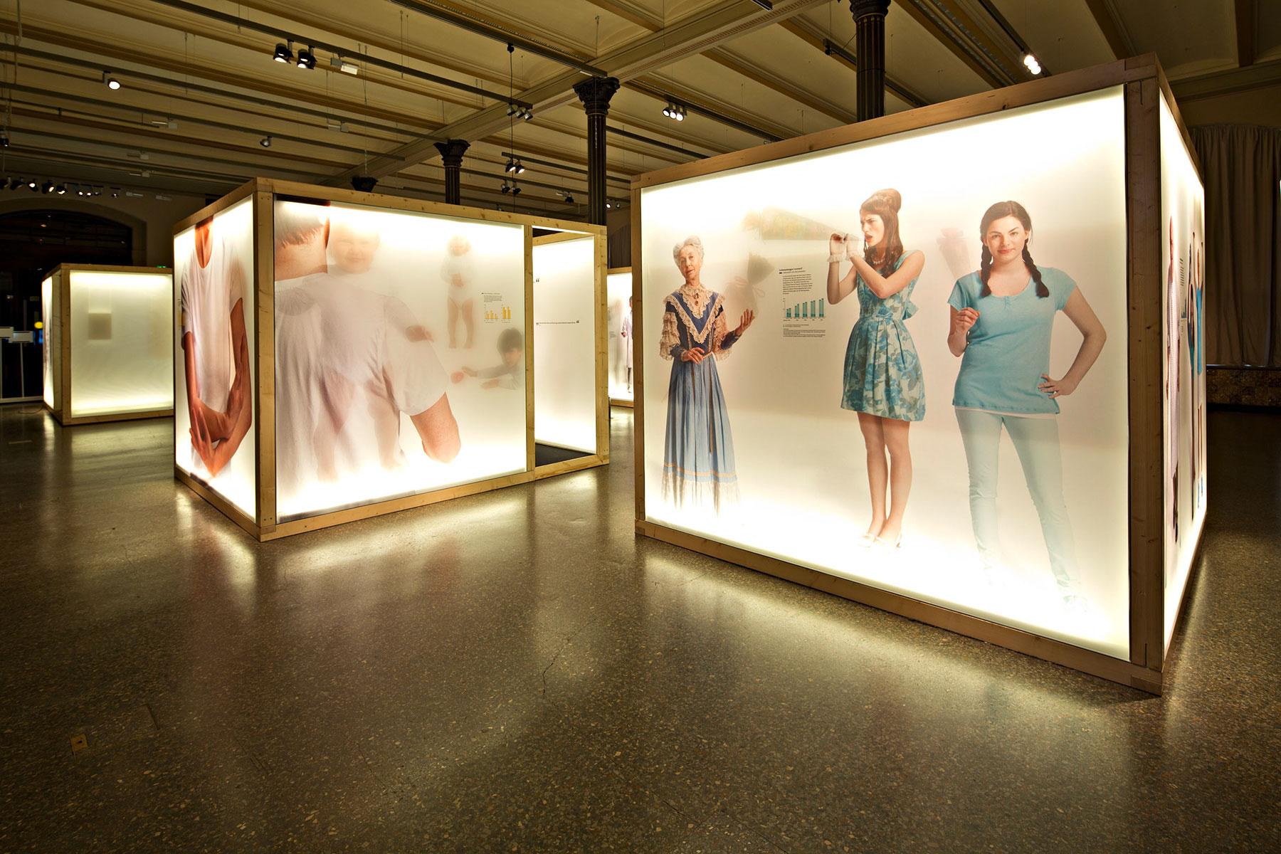 Ausstellungskubus Leben, Ausstellungskubus Lernen und Arbeiten