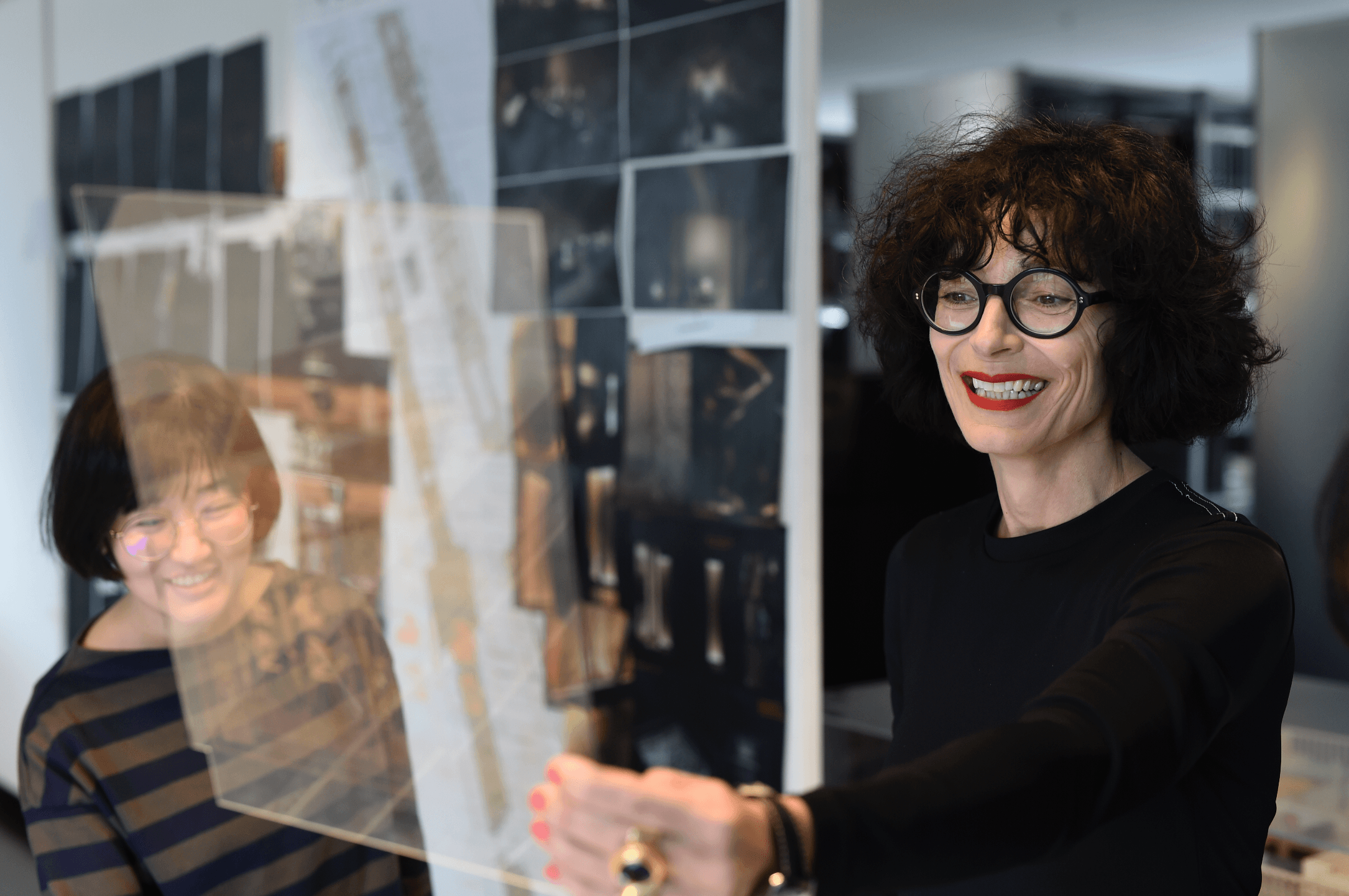 Shirin Brückner bei Besprechung zum Grand Egyptian Museum im Atelier Brückner, Stuttgart.